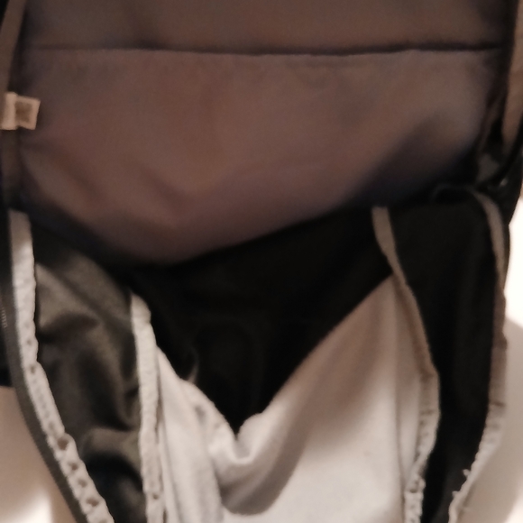 Under Armour Black Hustle Lite Backpack - Picture 7 of 9